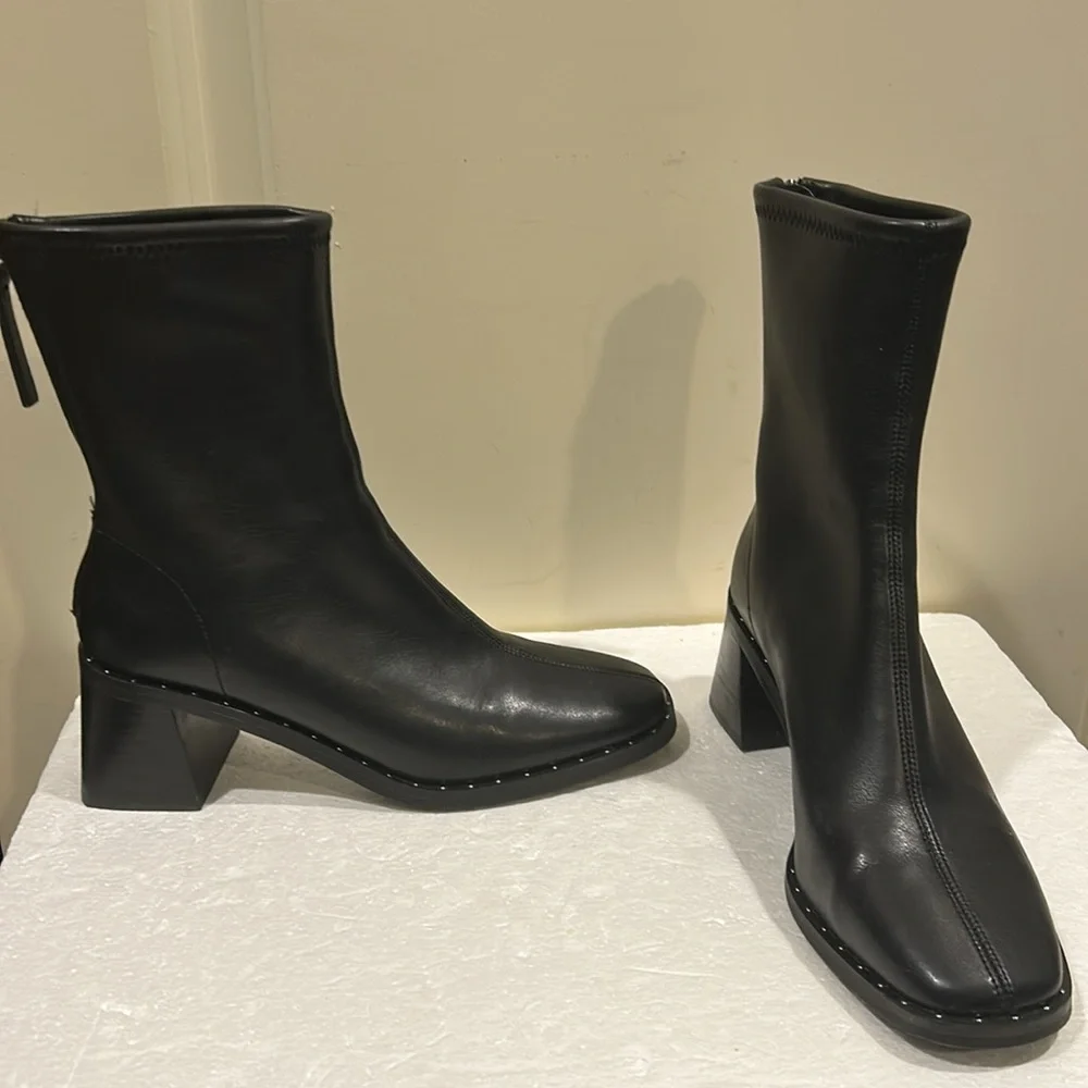 NWT Open Edit slant Block Heel embellish upper sole/zip ankle Boots size 6 black